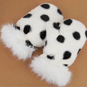 - Womens plush mittens dotted super cute and cozy warm